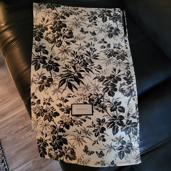 Authentic Guggi shopping bag - Picture 3 of 14